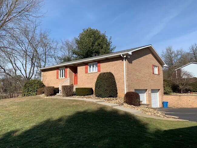 Front view - 109 Danea Ln