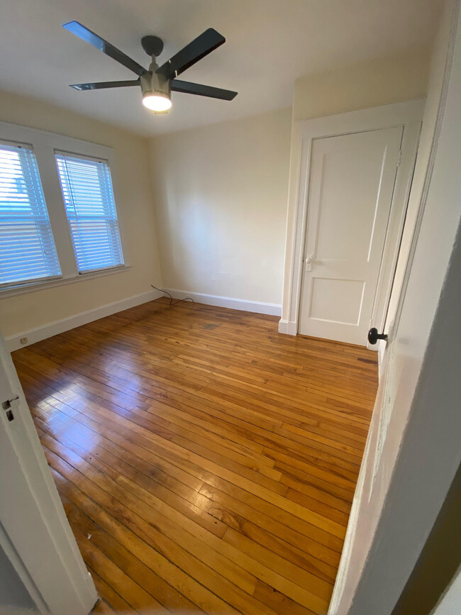 Lots of sunlight & lg closet in 1st bedroom - 282 Highland Ave