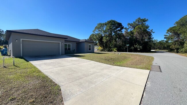 Foto del edificio - Charming 3 Bedroom, 2 Bathroom Home in Palm Bay!!