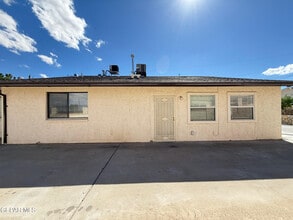 Building Photo - 9001 Comet St