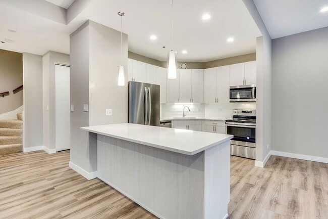 Building Photo - 1730 N Clark St