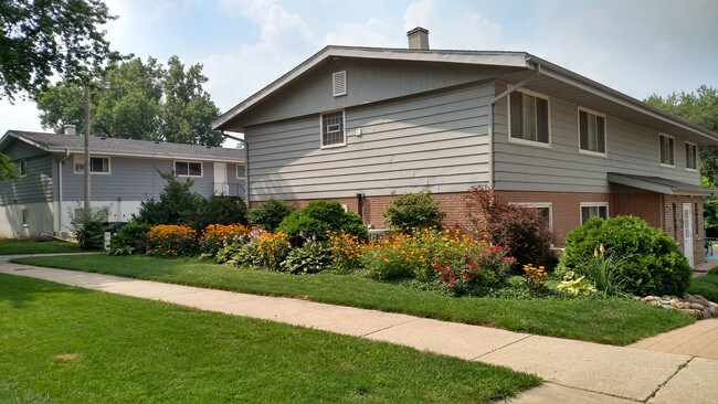 Propiedad con un hermoso paisajismo. - 1319 Argo Ln
