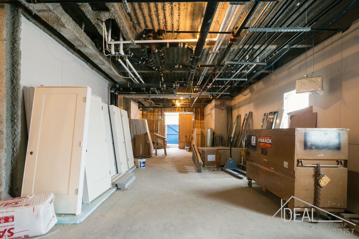 Building Photo - 203 9th St