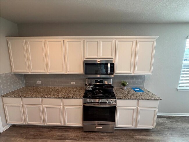 Building Photo - 225 Baum Dr