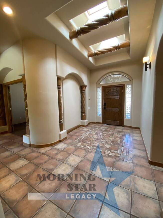 Foto del edificio - REDUCED! Over 3000 sq ft Stunning 3 bedroo...