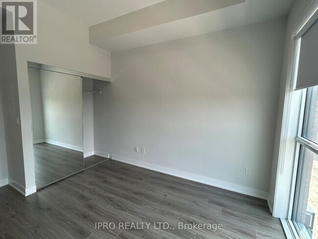 Photo du bâtiment - 4130-4130 Parkside Village Dr