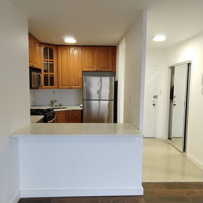 Building Photo - 285 Aycrigg Ave