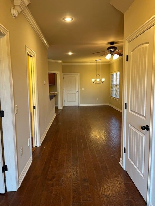 Building Photo - 3 Bedroom 2 1/2 bath in Lowell!