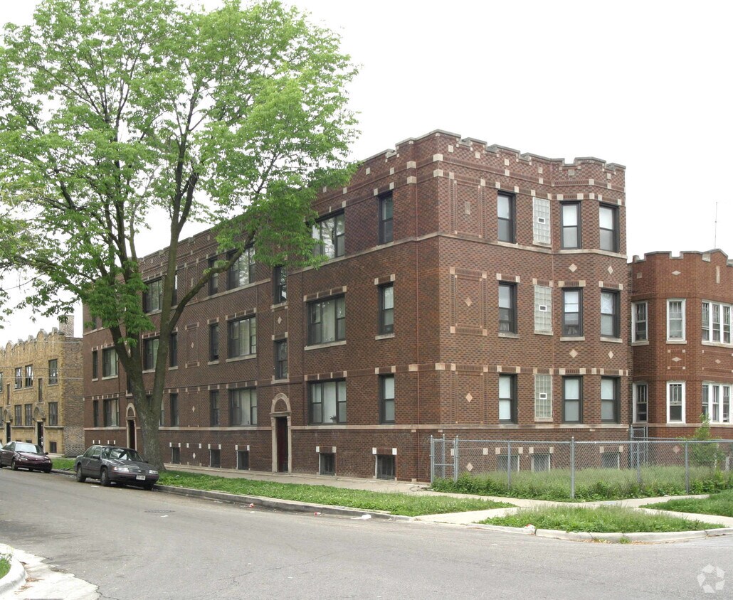 Primary Photo - 2838 W 64th St