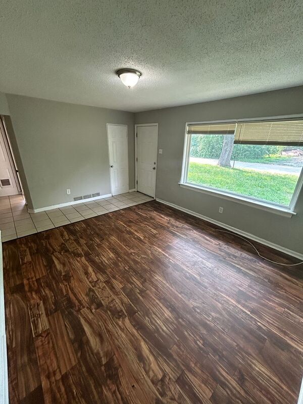 Building Photo - 1616 Nemnich Rd