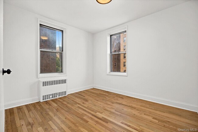Foto del edificio - 67-30 Clyde St