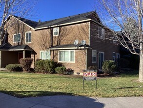 Building Photo - 1813 SW Reindeer Ave