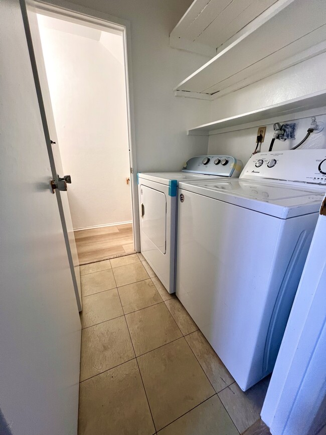 Laundry room - 38612 Royal Ann Cmn