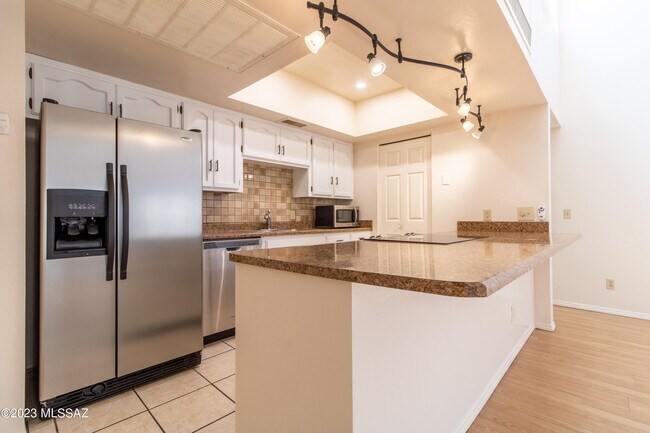 Building Photo - 1200 E River Rd