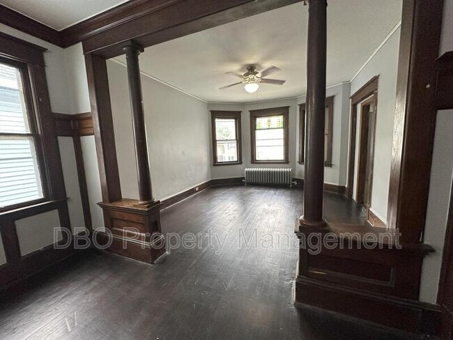 Building Photo - 825 Myrtle Ave