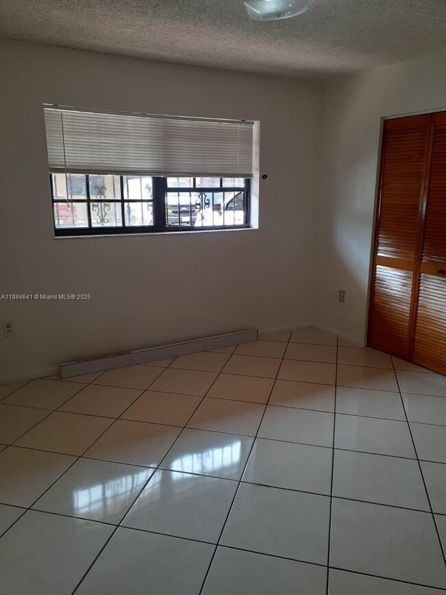 Foto del edificio - 1331 W 51st Pl