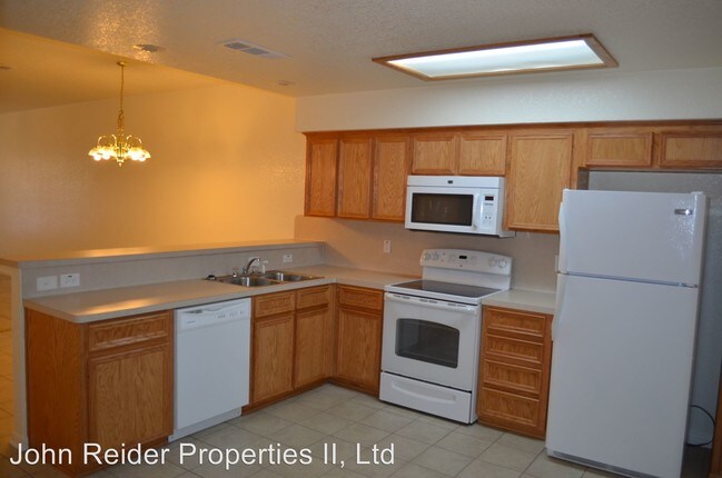 Building Photo - 914 Crymes Ln