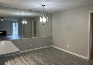 Building Photo - 10637 Braes Bend Dr