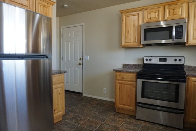 Building Photo - Updated West Valley City 5 bedroom Family Home