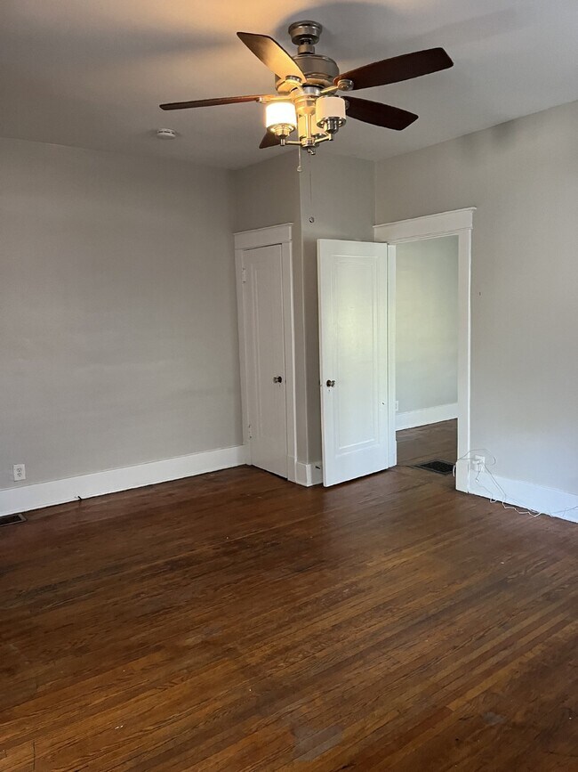 Foto del edificio - GREAT LEASE OPPORTUNITY 1 BEDROOM 1 BATH  GREAT LOCATION NASHVILLE, TN