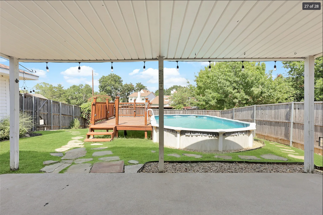 Backyard with pool - 4910 Cliffwood Dr