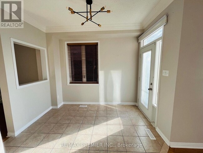 Building Photo - 111 Catalpa Cres