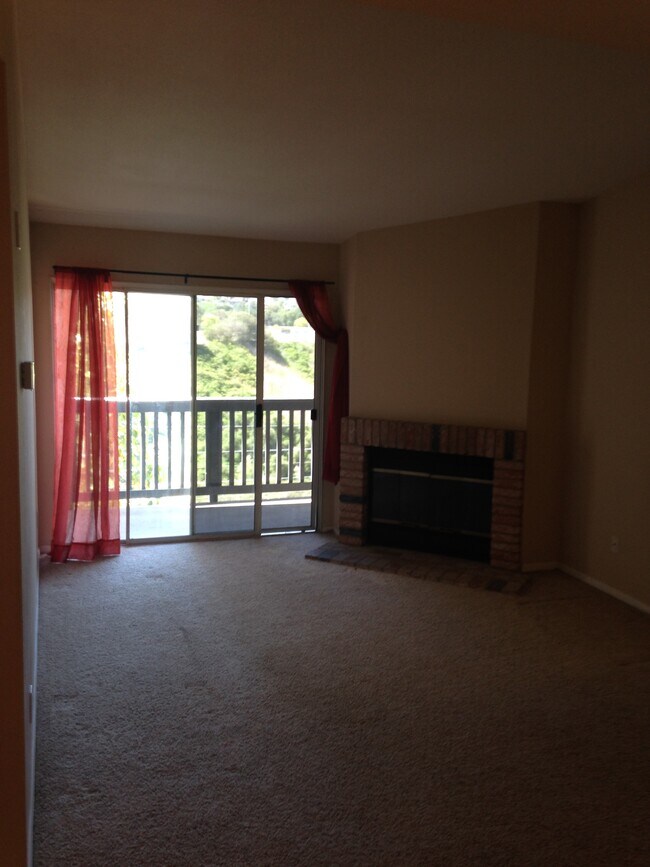 Foto del edificio - 7120 Shoreline Dr