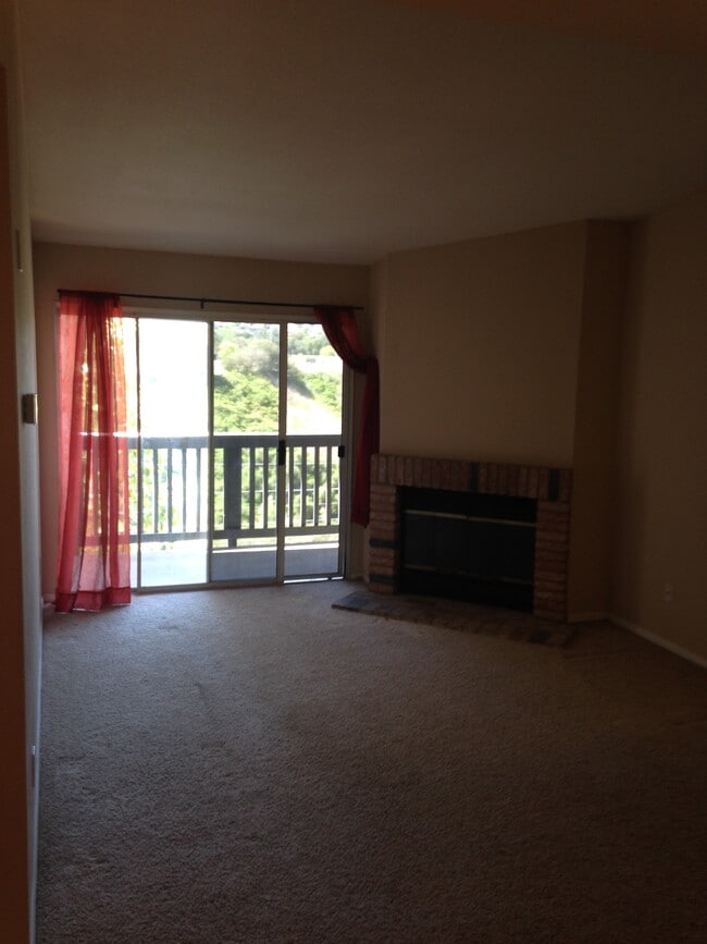 Building Photo - 7120 Shoreline Dr