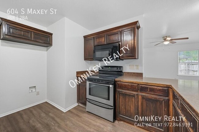 Building Photo - 604 S Maxey St