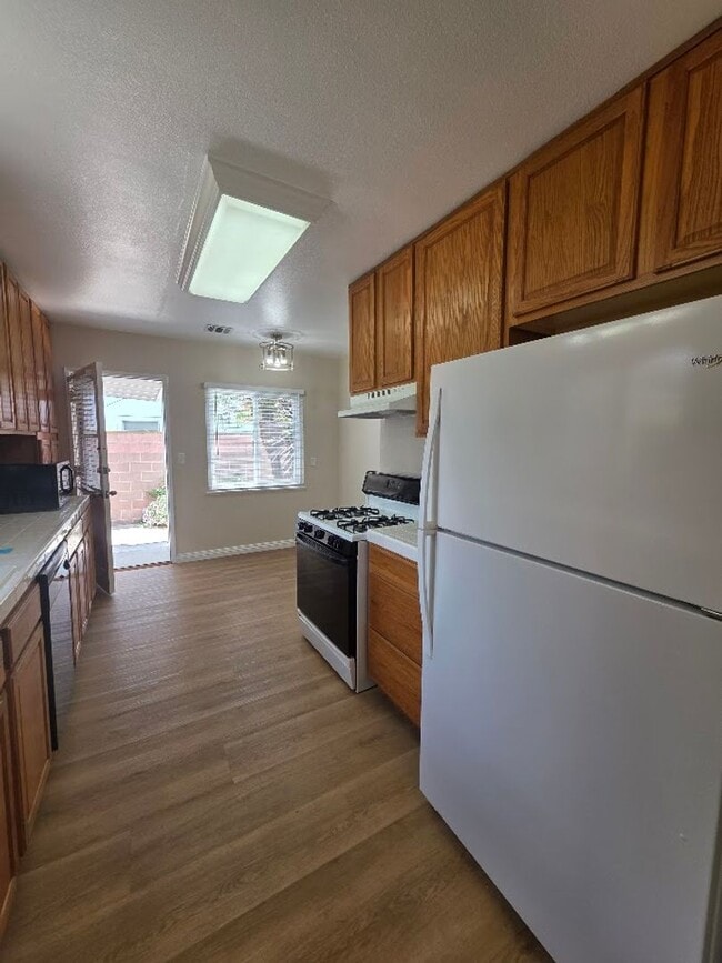 Building Photo - TURNKEY-RENT READY SPACIOUS 2BD/2BA HOME, ...