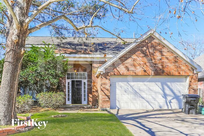 Foto principal - 5719 Forest Trails Dr