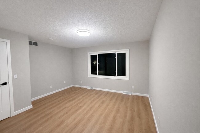 Building Photo - 1396 Lakeside Cir