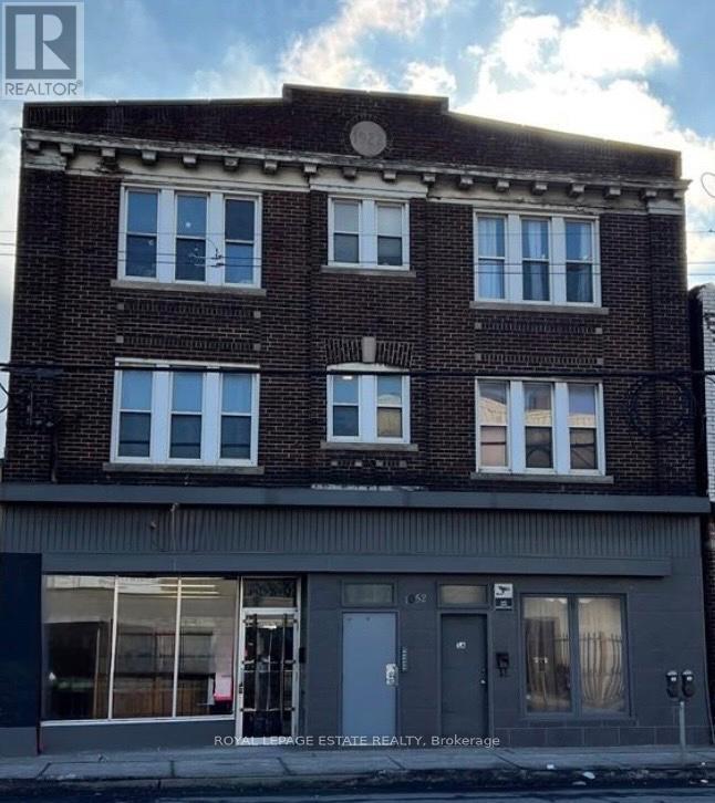 Photo du bâtiment - 1052 Barton St E