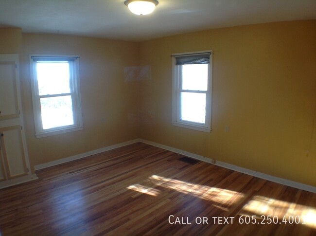 Foto del edificio - 3 Bedroom Acreage in Southeast Sioux Falls