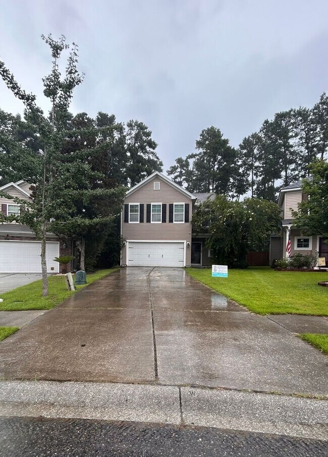 Foto del edificio - Huge 4BR home in beautiful neighborhood Wellborn Village in Ladson!