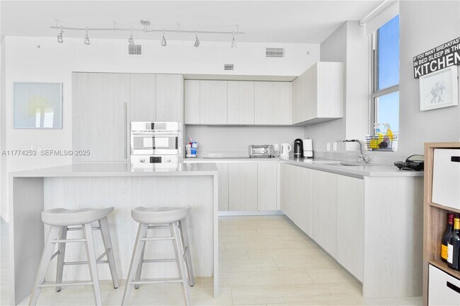 Foto del edificio - 4010 S Ocean Dr