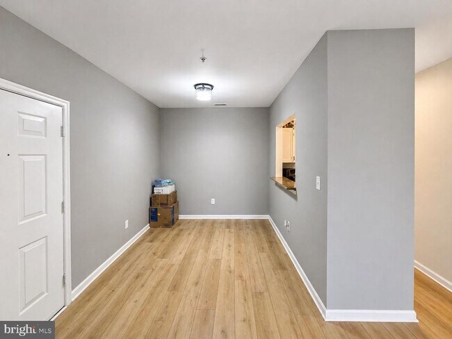 Foto del edificio - 601 Forest Walk Ln