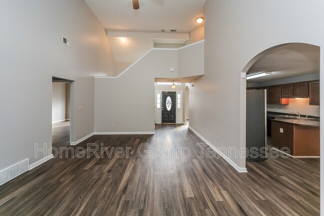 Foto del edificio - 5351 Millers Glen Ln