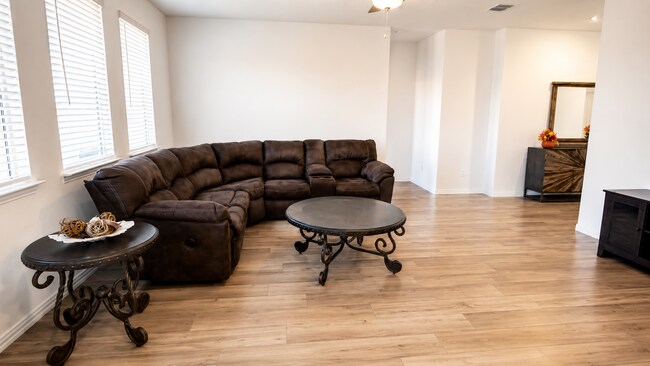 Building Photo - 5119 Penrose Dr