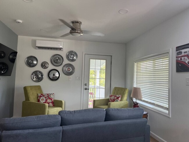 Building Photo - Historic 1-Bedroom, 1-Bathroom Home – Full...