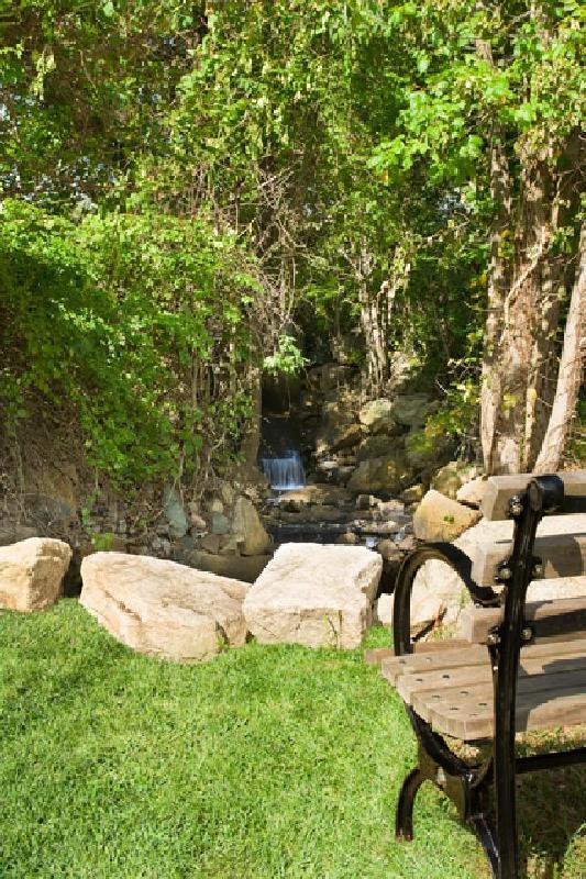 Building Photo - 12 Waterfall Dr