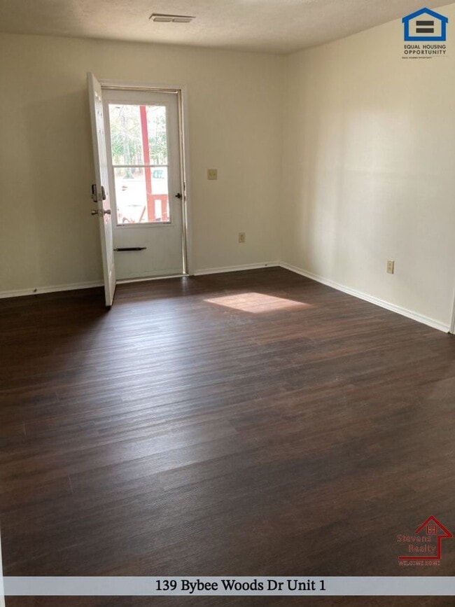 Building Photo - 139 Bybee Woods Dr