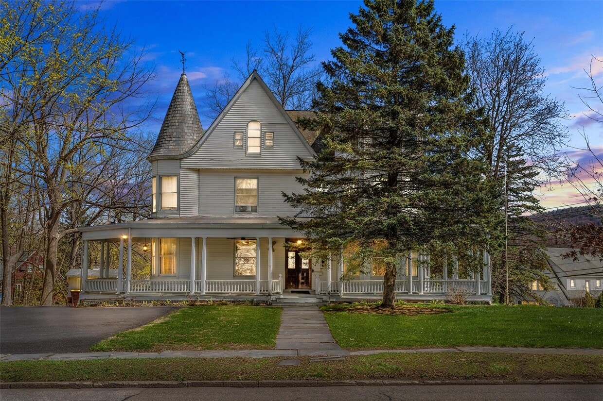 Primary Photo - 43 Oakland Ave