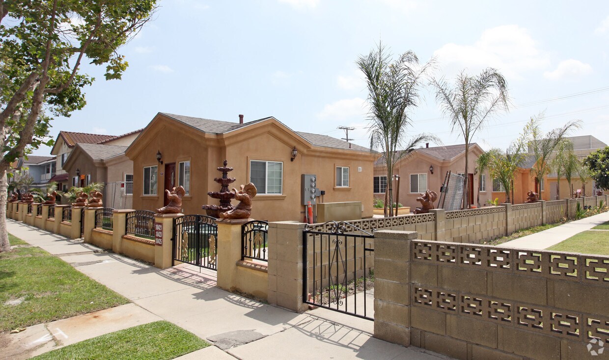 Foto del edificio - 18421-18429 Arline Ave