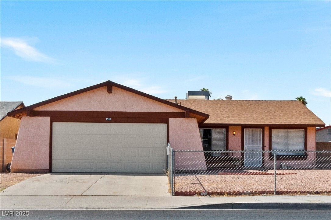 Foto principal - 4705 E Washington Ave