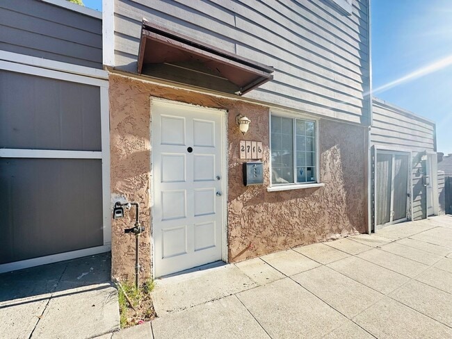 Building Photo - Medlow Apartments