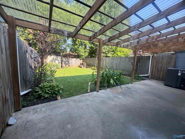 Building Photo - 2210 Westbury Ct SW