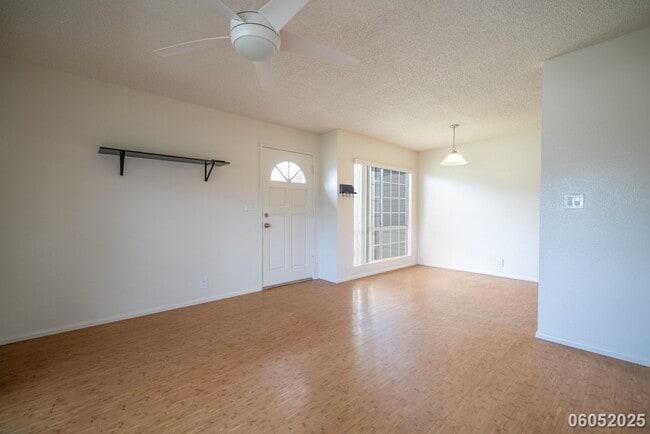 Building Photo - $2700 / 2 BED / 1 BATH IN WAIPIO