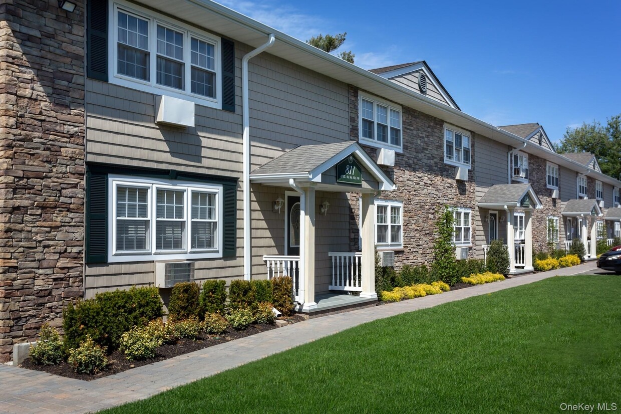 Foto del edificio - 805 Long Island Ave