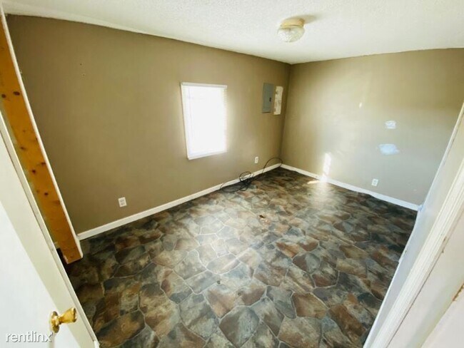Foto del edificio - 1 br, 1 bath House - 823 Meadow Dr